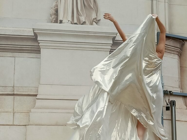 Des looks incroyables, des créateurs de renoms et des stars internationales - Bienvenue à la Paris Fashion Week